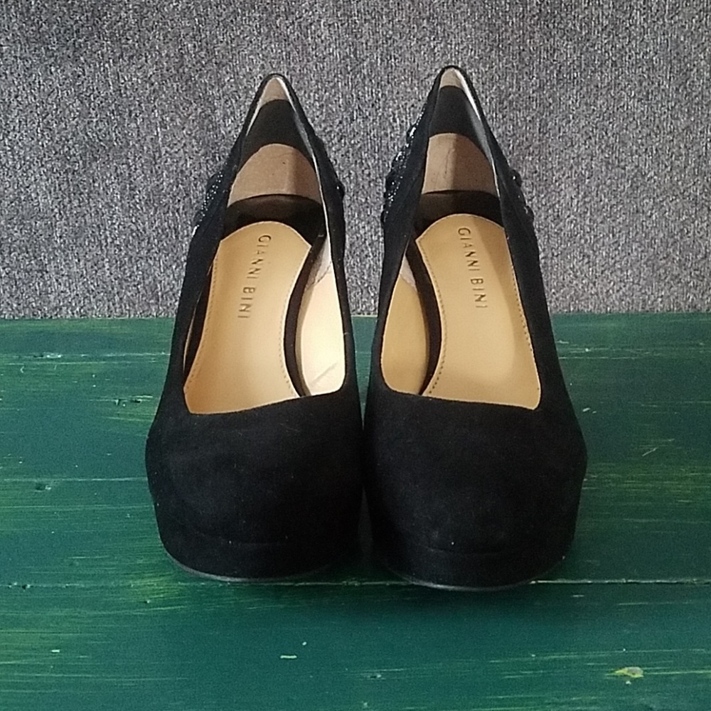 Gianni Bini Black Suede Pumps